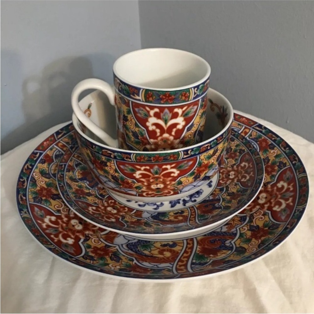 Imari Edo 4 Piece Place Setting - 1 dinner plate, 1 salad plate, 1 bowl & 1 cup